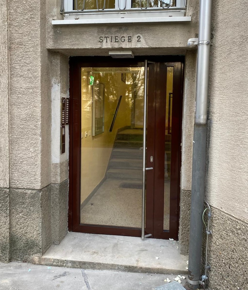 Neue Einganstür außen